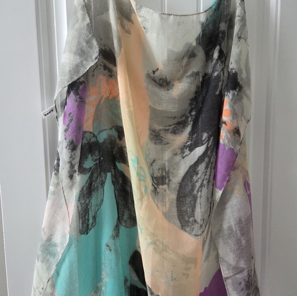 Multi Color Large Floral Pattern Scarf/Wrap - Picture 4 of 5
